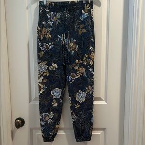 One by Chapter One Floral Joggers pockets drawstring elastic waist & cuff size S